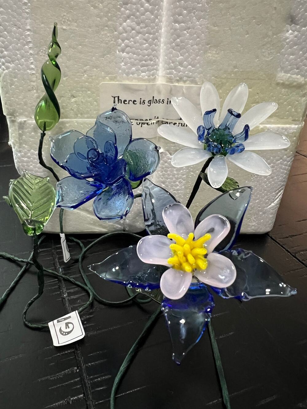 NWOT Set of 4 Handmade Blown Glass Birth Month Flowers Self Standing Bouquet Lot
